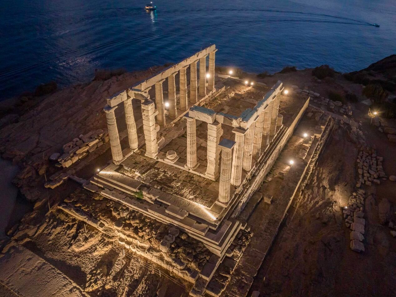 Το Σούνιο προσφέρει ένα από τα πιο εντυπωσιακά ηλιοβασιλέματα στην Αττική.