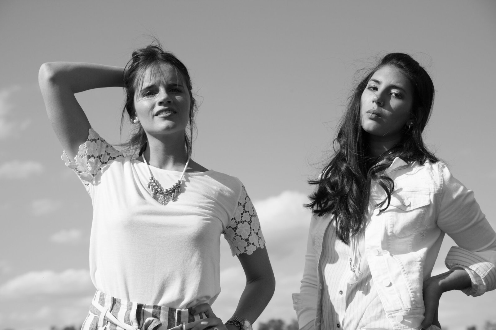 Casual μίνιμαλ στυλ για κάθε μέρα – παράδειγμα sustainable fashion αισθητικής.