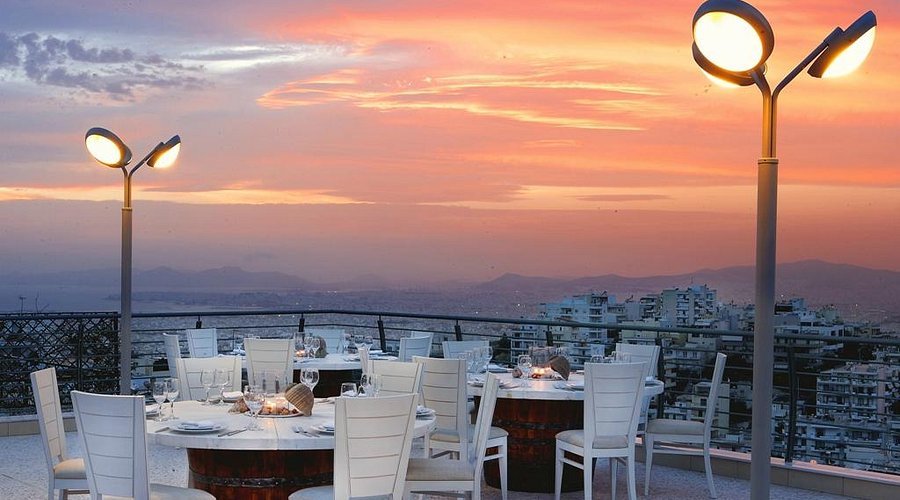 Το Μπαλκόνι στις Κυκλάδες – Θέα από το εστιατόριο στη Νέα Πεντέλη