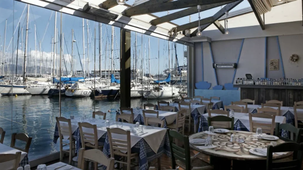 Γαρμπή – Ψαροταβέρνα με θέα θάλασσα στο Καβούρι