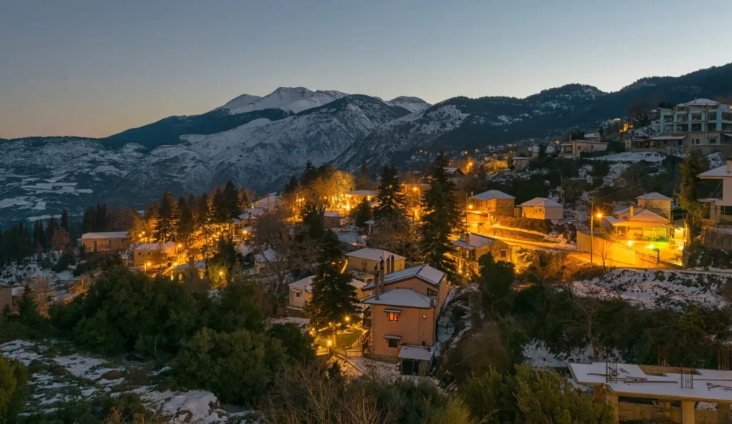 Τρίκαλα Κορινθίας φωτισμένα τα Χριστούγεννα
