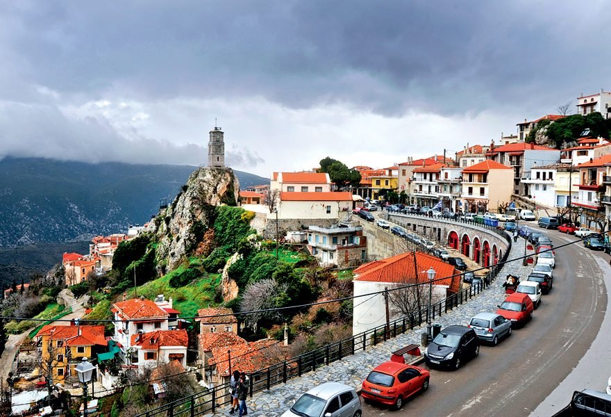 Αράχωβα στολισμένη για τα Χριστούγεννα