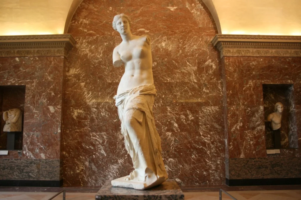 Η Αφροδίτη της Μήλου: Από το κυκλαδίτικο φως στο Λούβρο