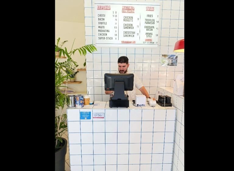 Burger-Busters: STACK Athens Review (Ίλιον) – Ένα αυθεντικό street food burger spot που αξίζει την επίσκεψη