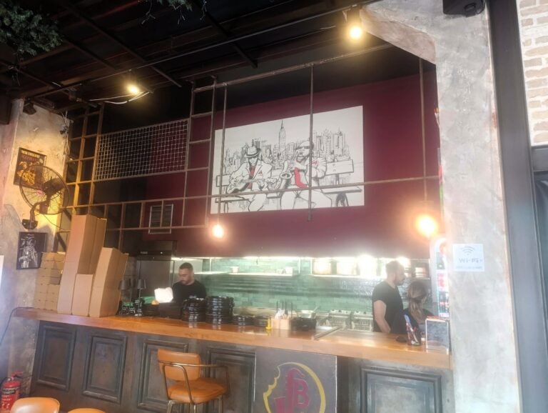 Τι είναι το Jazz Burger Bar;