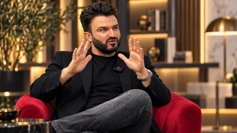Αφιέρωμα: Η θρυλική εκπομπή του Μιχάλη Μπότα στην ERTOPEN που άλλαξε τα δεδομένα του Digital Marketing